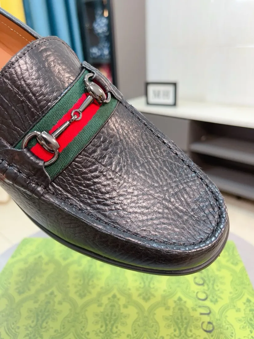 Men's shoes 💰500🌹🌹Niuli [GUCCI Gucci] A new style of formal men's leather shoes is coming~ The original quality upper is made of patent leather imported from Italy, the leather is soft and delicate, comfortable and soft first-layer cowhide lining, rubber wear-resistant outsole, the shoe shape is dignified and domineering, and the luxury charm cannot be concealed! The natural and free nouveau riche leads the trend. Code number: 38-44